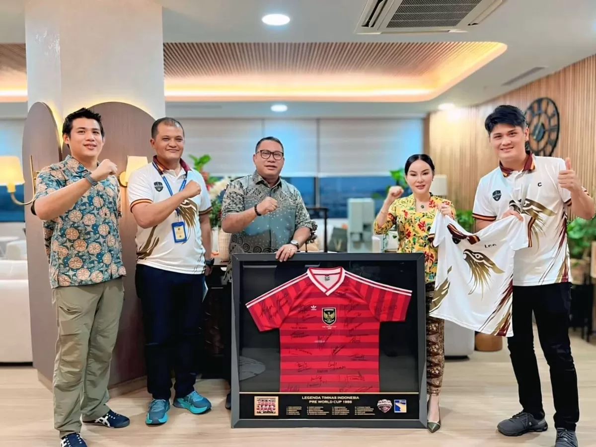 Wakil Kepala BP Batam, Li Claudia Chandra, saat menerima jajaran pengurus Batam Premier FC. (Humas BP Batam.)