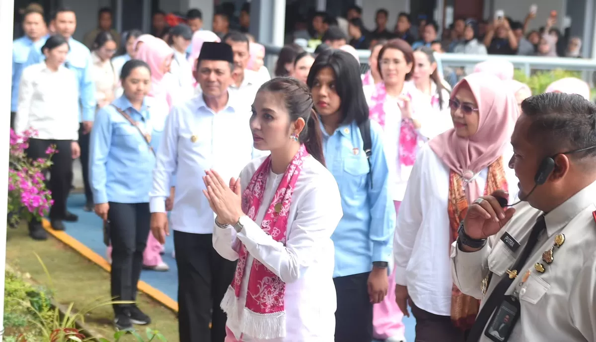 Ibu Wakil Presiden RI, Selvi Ananda Gibran Rakabuming Raka, saat mengunjungi Lembaga Pembinaan Khusus Anak (LPKA) Kelas II Batam, Kecamatan Gunung Kijang, Bintan. (Humas Diskominfo Kepri.)