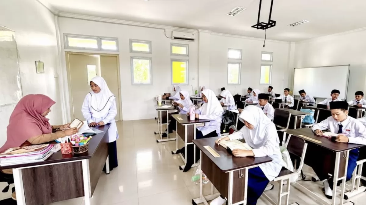 Perkuat Karakter Religius, MTsN Lingga Rutin Gelar Salat Duha Berjamaah dan Tahfiz Al-Qur'an. (Photo Ist.)