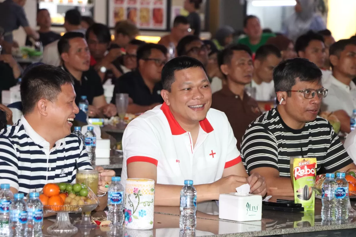 Kapolresta Barelang Kombes Pol Anggoro Wicaksono, bersama Pejabat Utama dan insan pers Kota Batam. (Humas Polresta Barelang.)