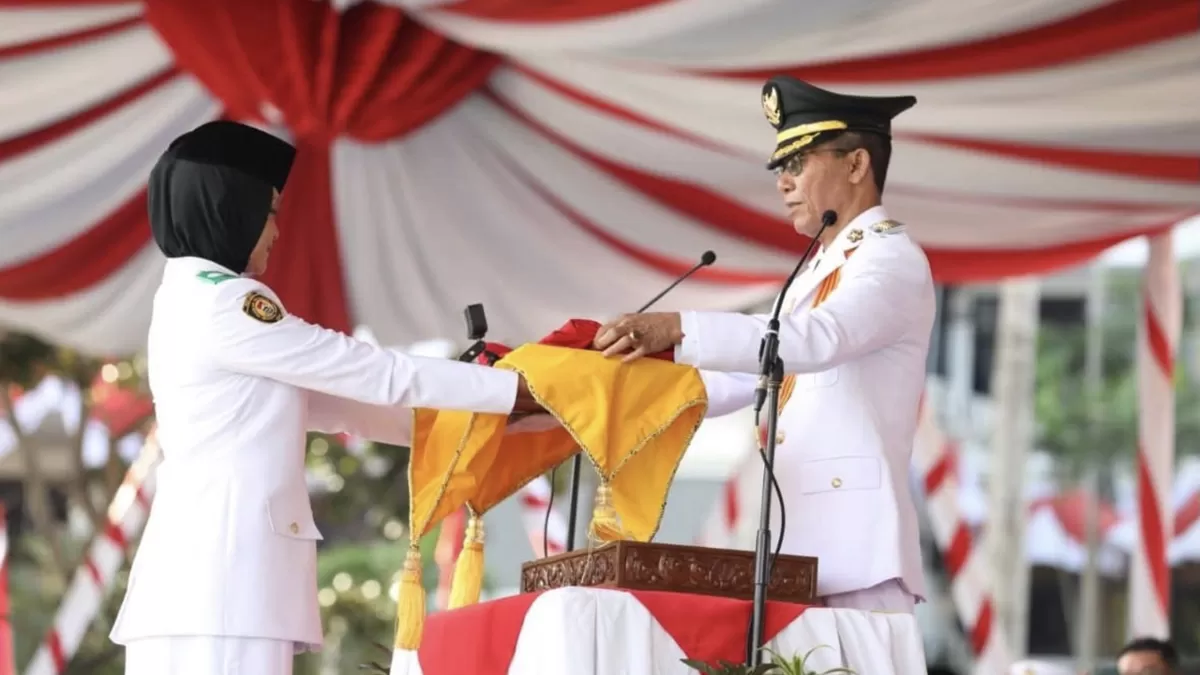 Wali Kota Batam, Amsakar Achmad, melalui Kepala Dinas Komunikasi dan Informatika Kota Batam, Rudi Panjaitan, mengimbau seluruh perangkat daerah, instansi vertikal, BUMN, BUMD, pelaku usaha, serta masyarakat untuk menggunakan logo resmi HUT Ke-81 RI. (Humas Diskominfo Batam.)
