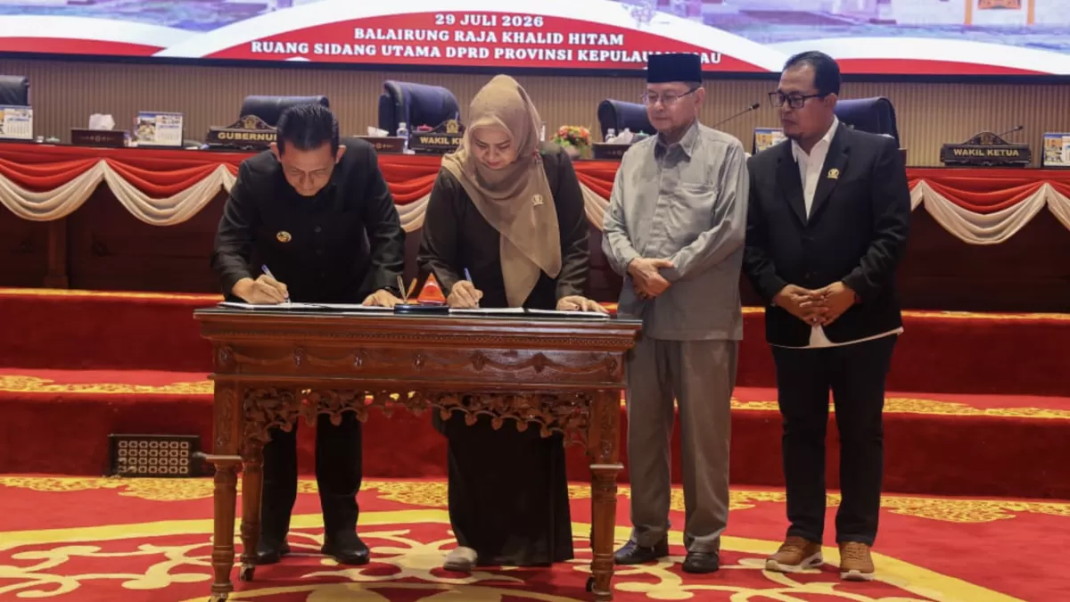 Pemerintah Provinsi secara resmi menyetujui Rancangan Peraturan Daerah tentang Pertanggungjawaban Pelaksanaan APBD Tahun Anggaran 2025 menjadi Perda. (Humas Diskominfo Kepri.)