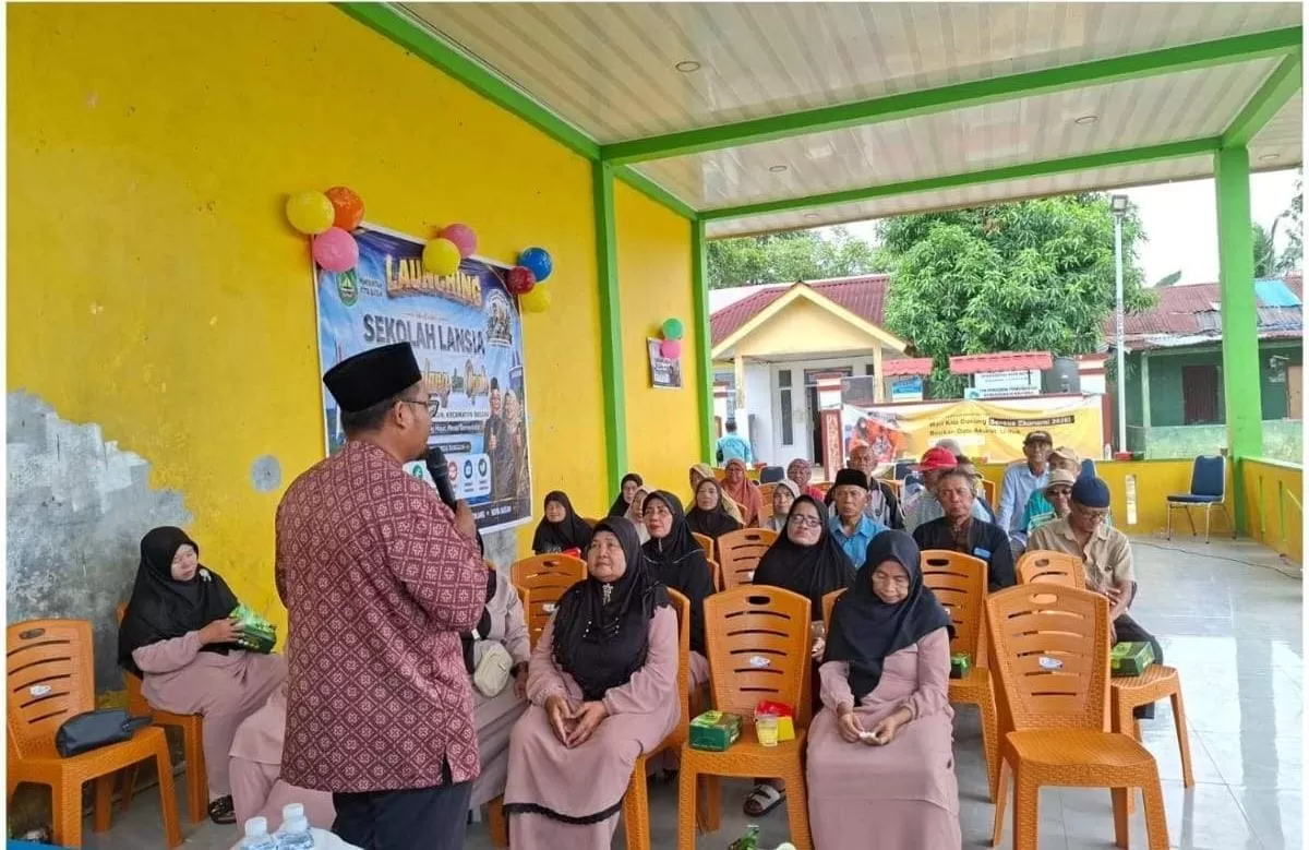 Sekolah Lansia "Tok Dalang dan Opah" resmi meluncur, di gedung adat Pulau Buluh, Kecamatan Bulang. (Humas Kemenag Batam.)