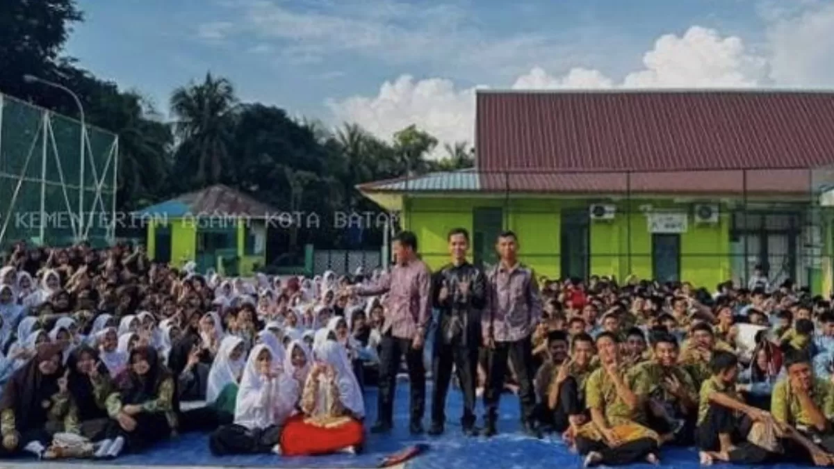 Pelepasan tiga pendidik MTs Negeri 2 Batam. (Kemenag Batam.)