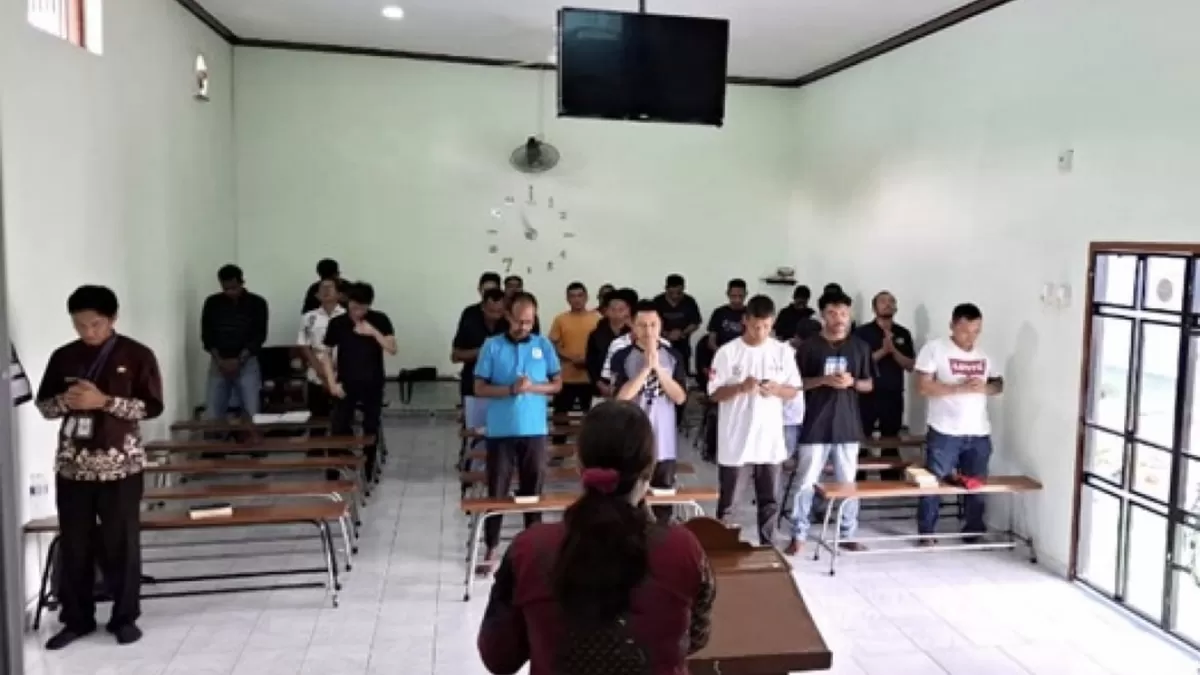 Penyuluh Agama Kristen Kementerian Agama Kota Tanjungpinang gelar ibadah rutin  diikuti 23 warga binaan dengan penuh semangat. (Kemenag Kepri.)