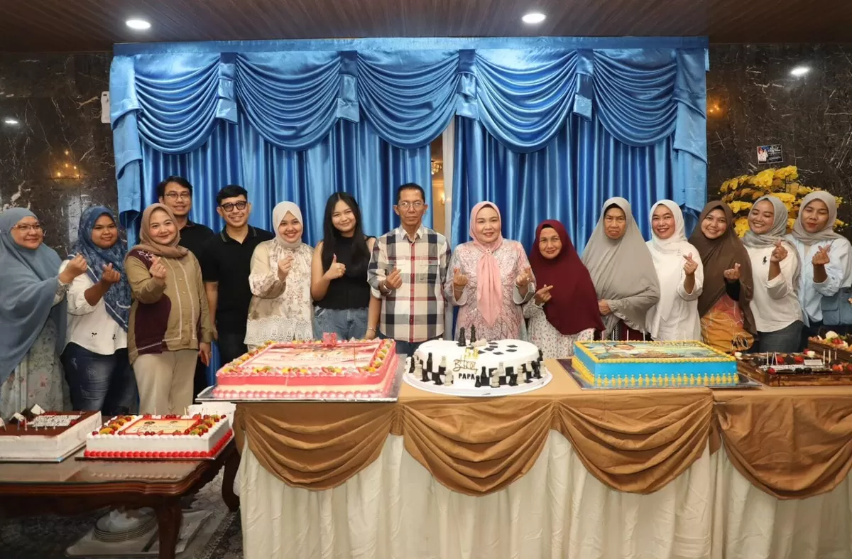 Perayaan sederhana dengan hati yang penuh syukur, Amsakar Achmad, genap berusia 58 tahun. (Diskominfo Batam.)