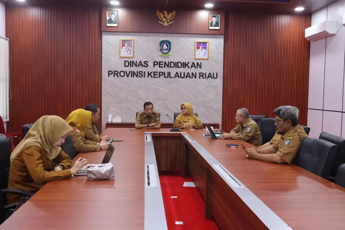 Dinas Pendidikan Provinsi Kepri, gelar rapat koordinasi menyusun rencana pembangunan SMK Negeri 13 Batam di Ruang Rapat Dinas Pendidikan. (Disdik Kepri.)