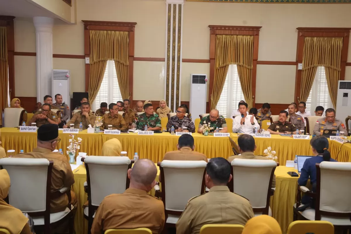 Rapat Koordinasi Forum Koordinasi Pimpinan Daerah bersama Pemerintah Kabupaten/Kota se-Kepulauan Riau digelar di Gedung Daerah Provinsi Kepri. (Humas Polda Kepri.)