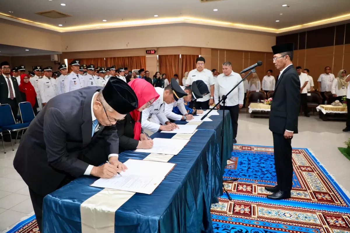 Wali Kota Batam Amsakar Achmad memimpin langsung pelantikan dan pengambilan sumpah jabatan bagi 311 pejabat. (Humas Diskominfo Batam )