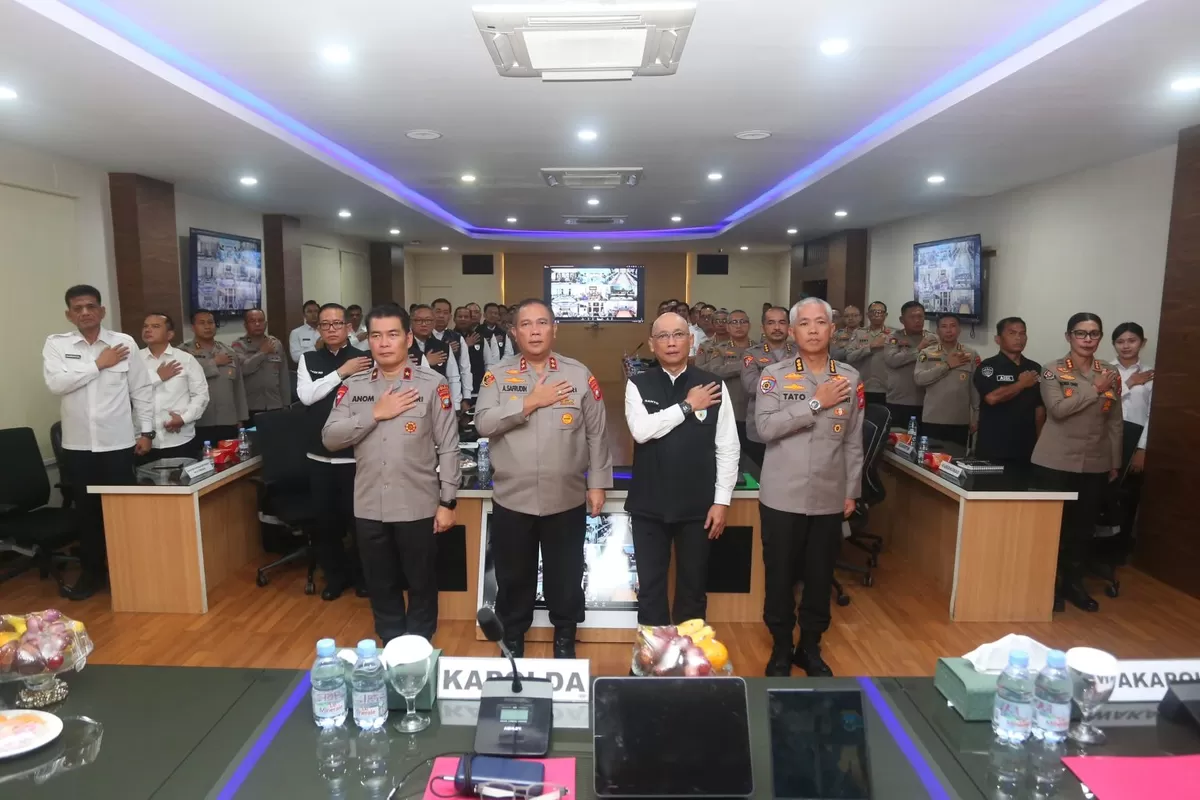 Kapolda Kepri Irjen Pol. Asep Safrudin, S.I.K., M.H., Kepolisian Utama Tingkat II Brigjen Pol. Susanto, S.I.K., S.H., M.H. beserta delapan anggota (Humas Polda Kepri )