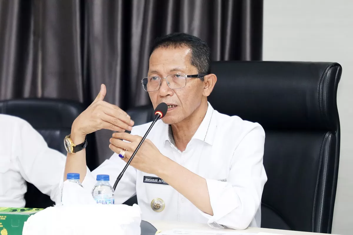 Wali Kota Batam, Amsakar Achmad, mengikuti penilaian pemerintah daerah berprestasi dalam implementasi Program 3 Juta Rumah secara virtual dari Kantor Wali Kota Batam. (Humas Diskominfo Batam )