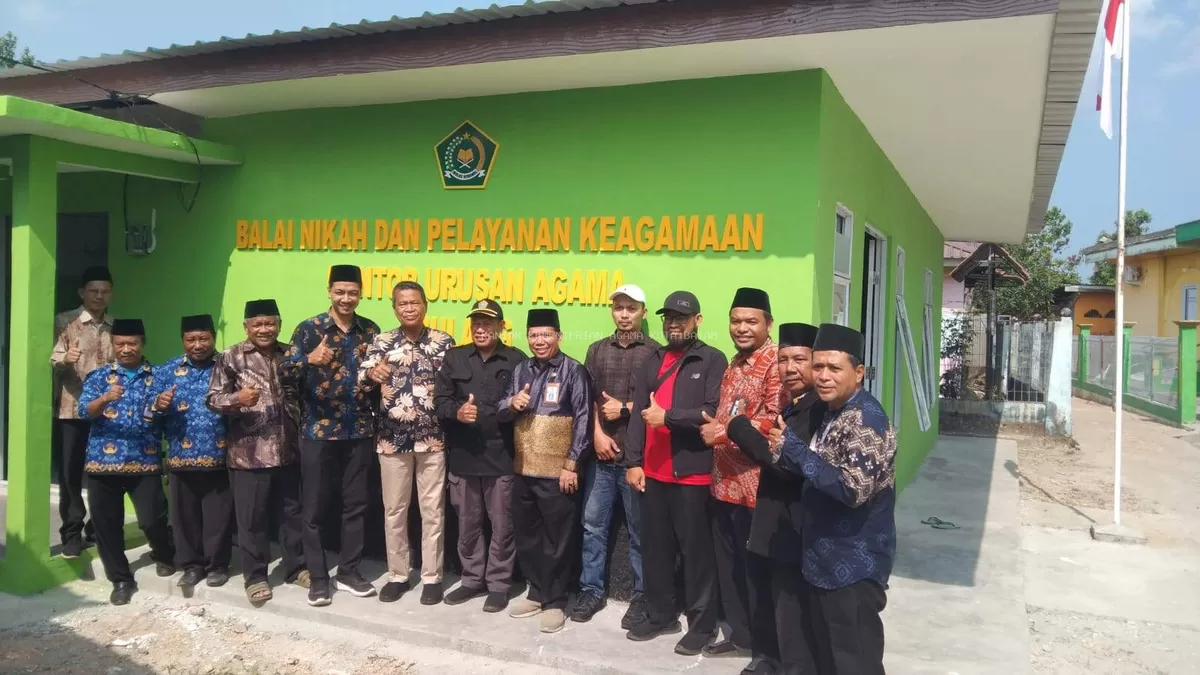 Sesi Photo bersama di depan gedung Kantor KUA Bulang. ( Humas Kemenag Batam )