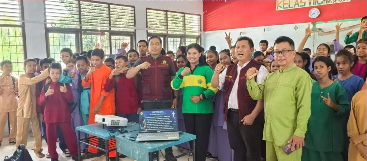 Dengan mengangkat tema "Bullying, Toleransi, dan Bijak Bermedia Sosial", pertemuan di tutup sesi photo bersama. (Humas Kemenag Batam )