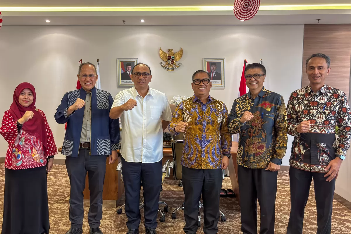 Wakil Gubernur Kepri, Nyanyang Haris Pratamura, dan Dirjen Penyelenggaraan Pos dan Informatika (PPI) Kementerian KomDigi, Wayan Toni Supriyanto, di Menara Danareksa, Jakarta. (Humas Diskominfo Kepri )