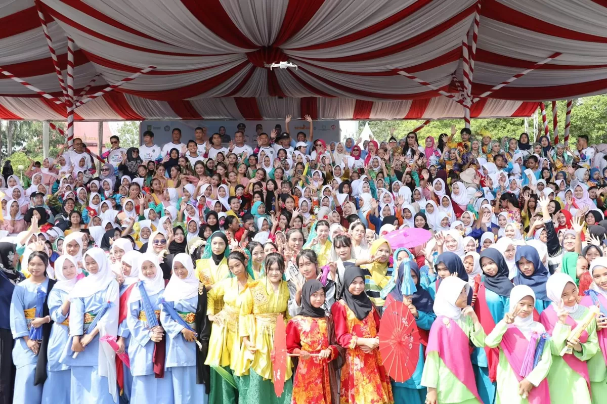 Dalam rangka Peringatan Hari Anak Nasional (HAN) Tingkat Kota Batam, ribuan anak memenuhi Dataran Engku Putri, Batamcentre (Humas Diskominfo Batam )