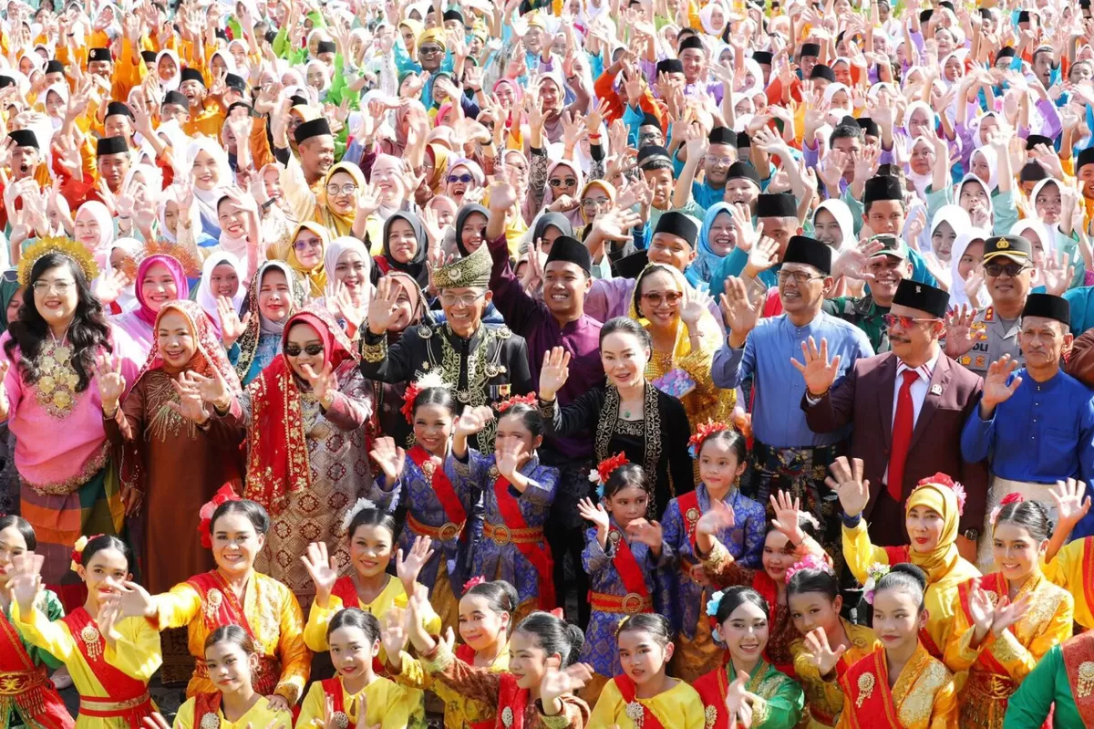 Pemerintah Kota (Pemko) Batam kembali mengulurkan tangannya melalui kelanjutan program seragam sekolah gratis (Humas Diskominfo Batam )