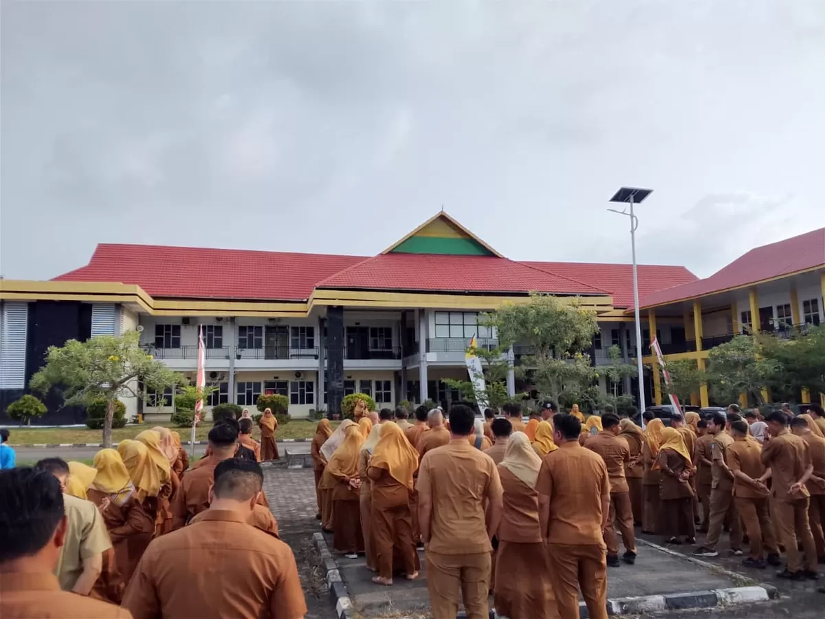 Apel pagi dipimpin oleh Pembina Apel, Nora Fitri, S.E., M.M., (Humas Disdik Kepri )