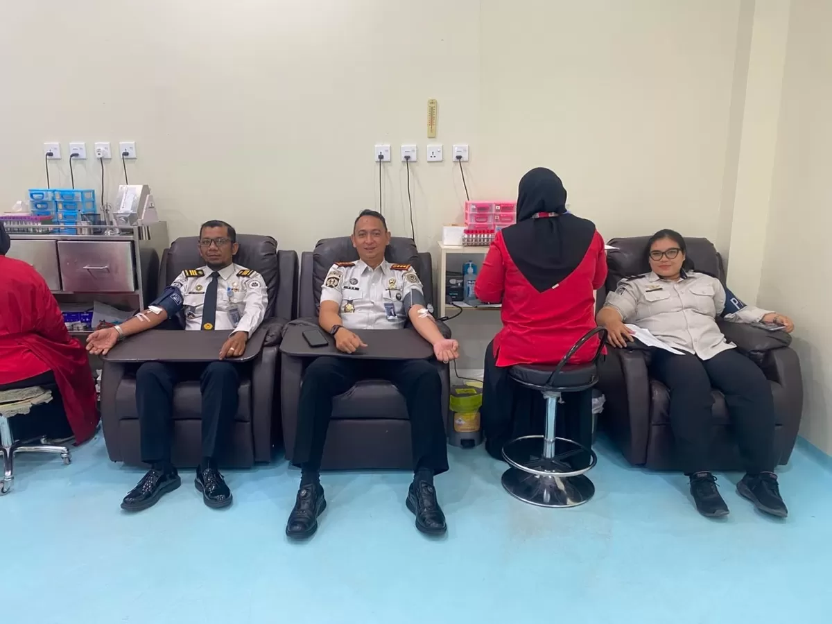 Kepala Lapas Batam, Yosafat Rizanto, menjalani serangkaian pemeriksaan kesehatan dengan penuh rasa sukarela (Humas Lapas Batam )