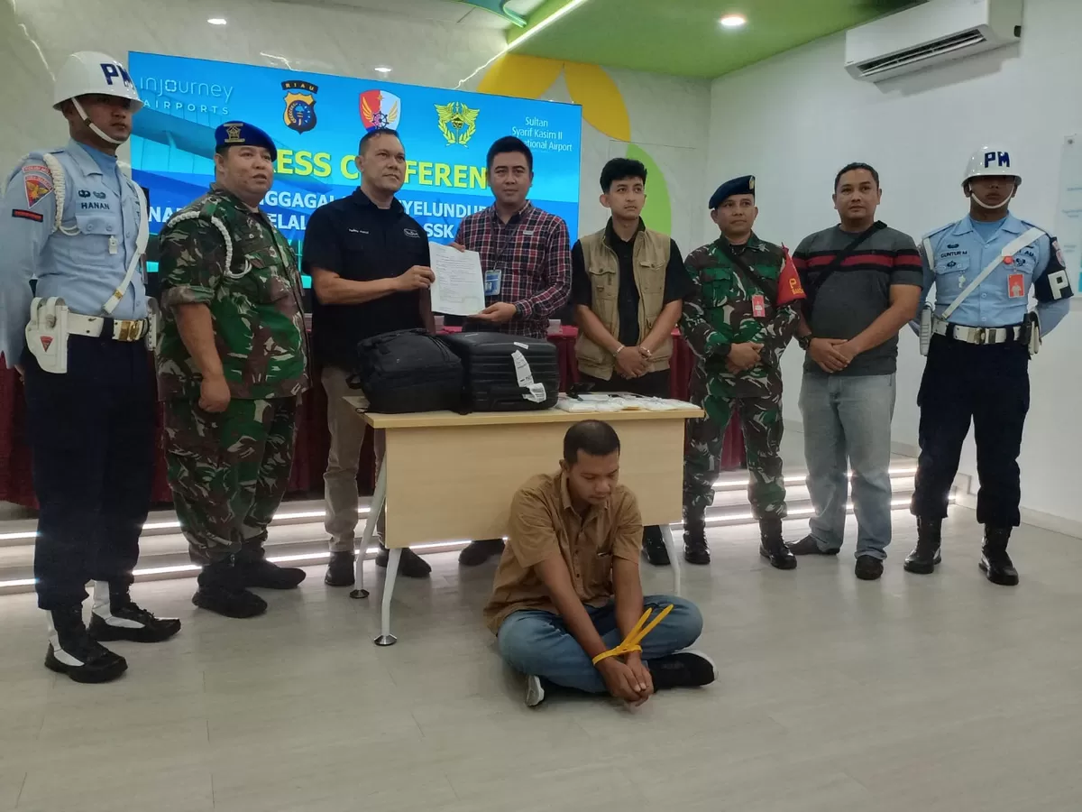 Seorang penumpang pria berinisial AY (36) ditangkap saat hendak terbang menuju Bandara Halim Perdanakusuma, Jakarta. (Foto Ist)