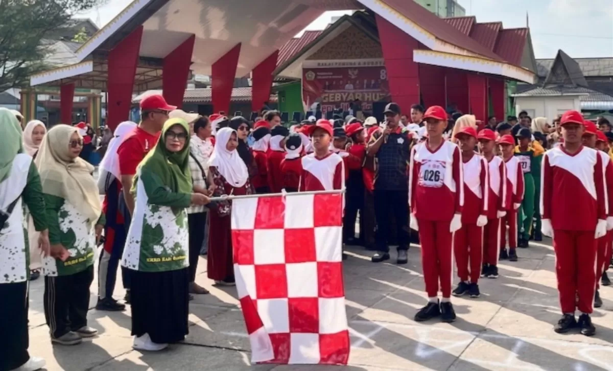 Riuhnya suasana Lomba Gerak Jalan tingkat SD/MI se-Kecamatan Kundur, (Humas Kemenag batam )