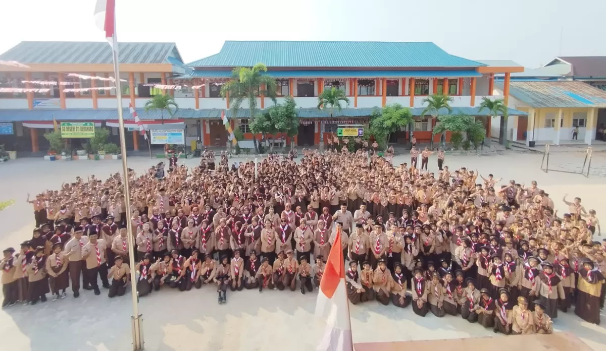 550 siswa-siswi SDN 011 Bengkong, berkumpul di halaman sekolah memperingati Hari Ulang Tahun (HUT) Pramuka ke-65 pada Jumat 14 Agustus 2026 (Muhammad Kamil )