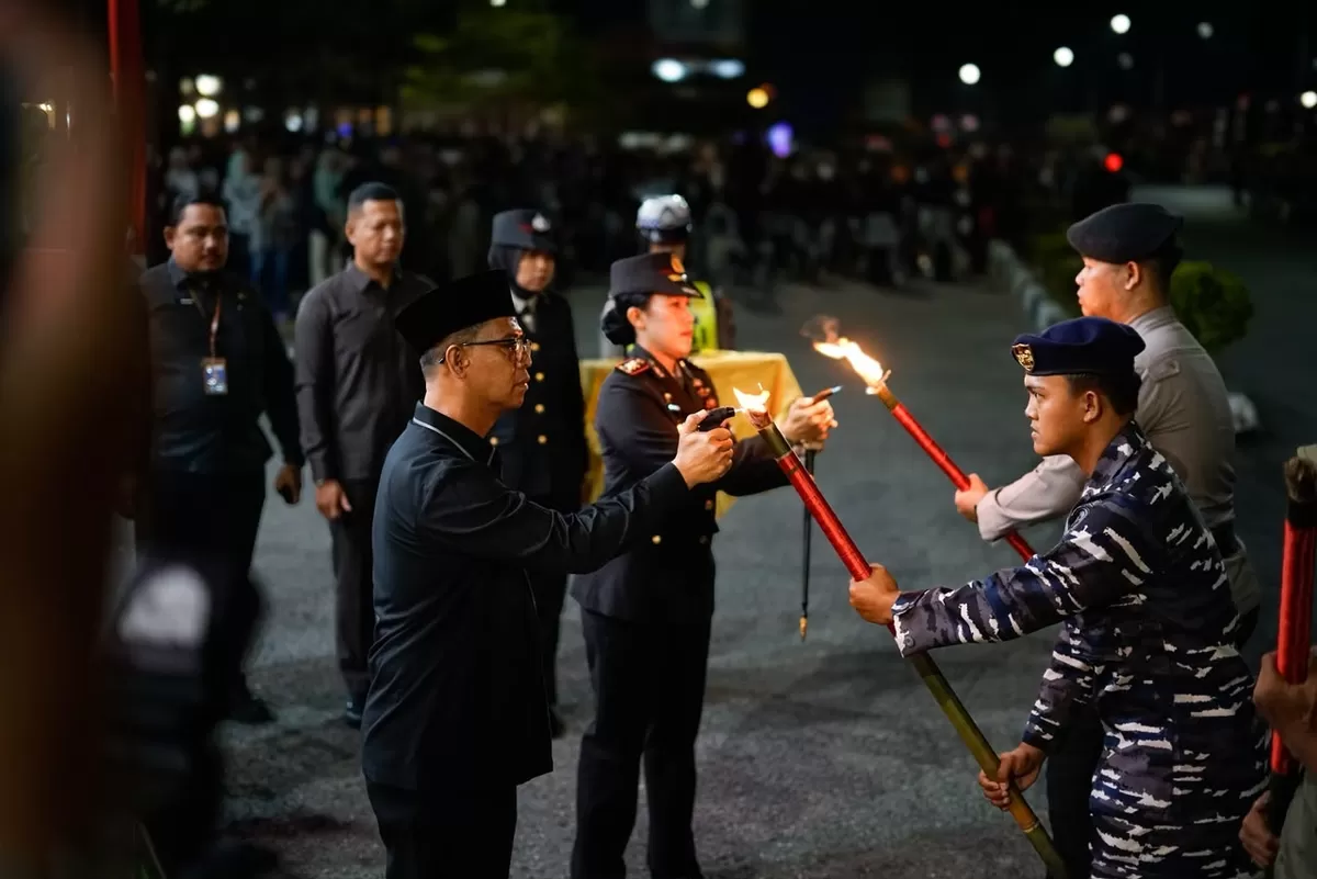 Upacara Taptu dan Pawai Obor menjelang Hari Ulang Tahun (HUT) ke-81 Kemerdekaan Republik Indonesia. (Humas Pemkab Karimun )
