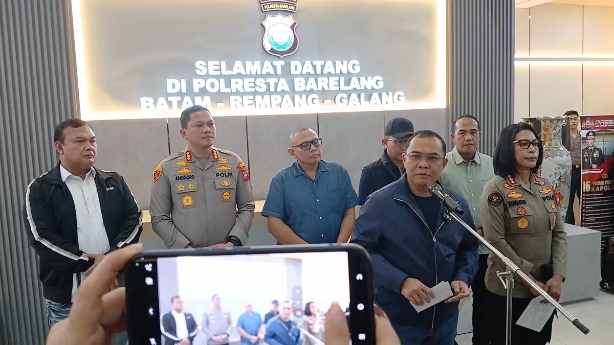 Wakabareskrim Polri, Irjen Pol Nunung Syaifuddin, saat berikan keterangan pers Door stop di Polresta Barelang Minggu 16 Agustus 2026 (Muhammad Kamil )