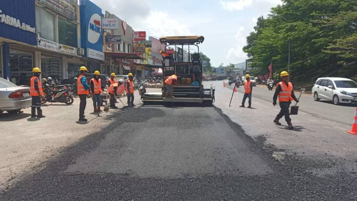 Perbaikan Jalan Gajah Mada difokuskan pada penguatan struktur jalan dan penataan sistem drainase. (Humas BP Batam )