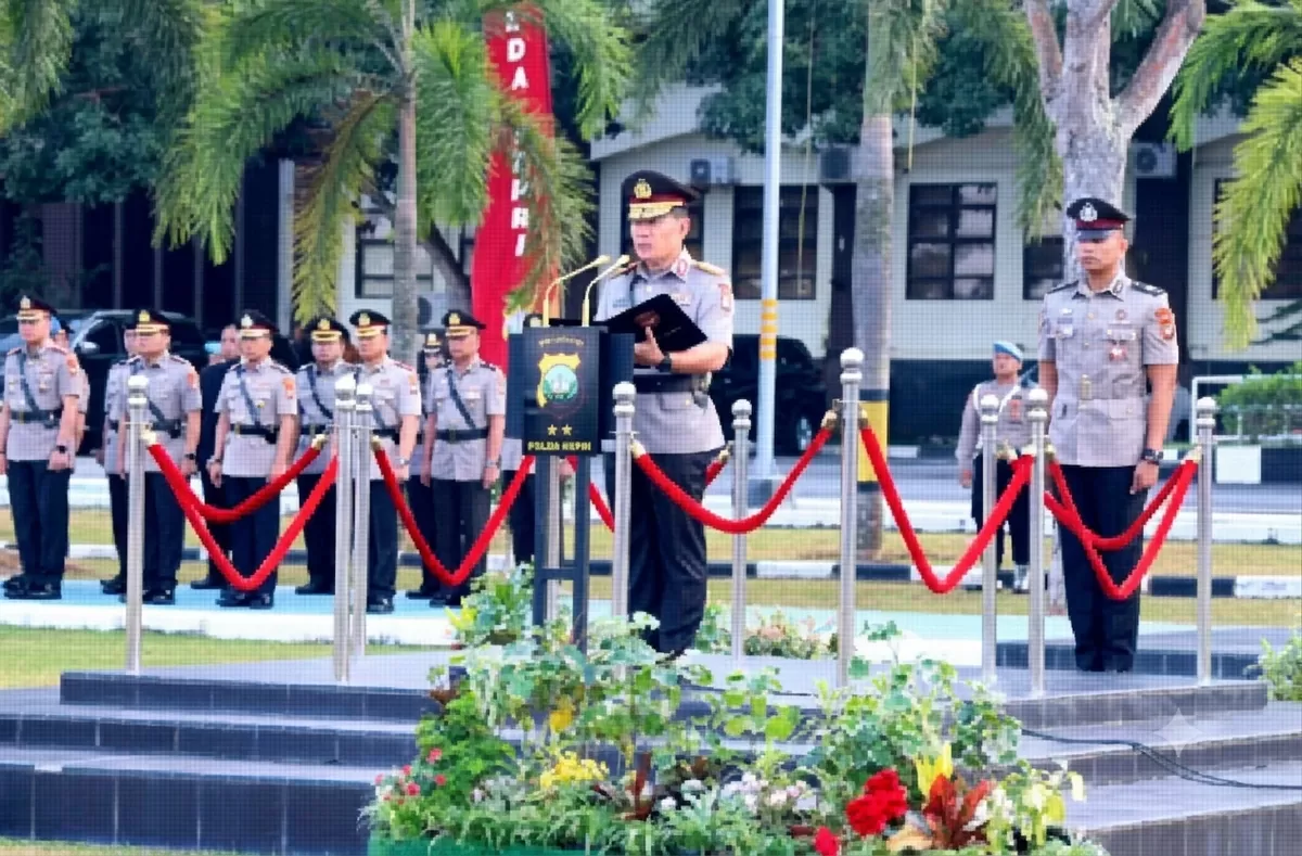 Wakapolda Kepri Brigjen Pol. Dr. Anom Wibowo, S.I.K., M.Si., pimpin Upacara Peringatan Hari Juang Polri Tahun 2026 di Lapangan Bhayangkara Polda Kepri, Jumat 21 Agustus 2026. (Humas Polda Kepri )