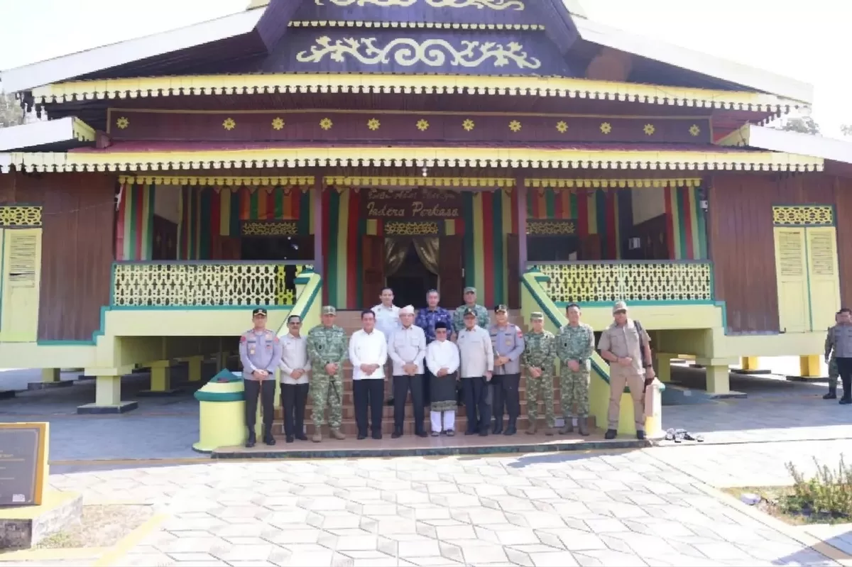 Kapolda Kepri Irjen Pol. Asep Safrudin bersama jajaran Forkopimda di Pulau Penyengat, Tanjungpinang. (Humas Polda Kepri)