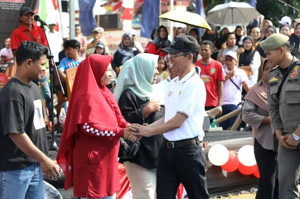 Wali Kota Batam, Amsakar Achmad, hadir langsung di tengah warga tak sanggup menyembunyikan rasa kagumnya.  (Humas Diskominfo Batam )