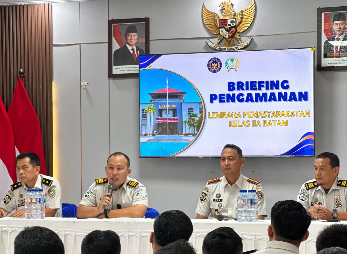 Lapas Kelas IIA Batam menggelar briefing pengamanan yang melibatkan seluruh jajaran petugas keamanan di Lapas Batam. (Humas Lapas Batam )