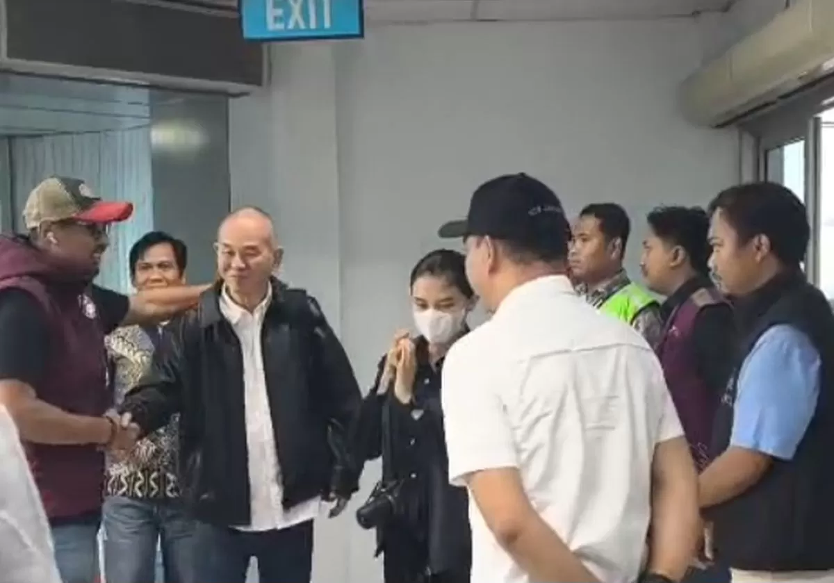 Yuwanky dibawa ke Markas Besar Bareskrim Polri di Jakarta untuk menjalani pemeriksaan intensif dan proses hukum lebih lanjut. (Foto Ist)