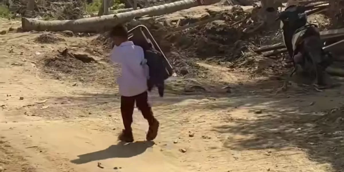 Potret perjuangan untuk bersekolah di Desa Sekumur, Aceh Tamiang. (Dok. Instagram/rizkyjafarthalib.official)