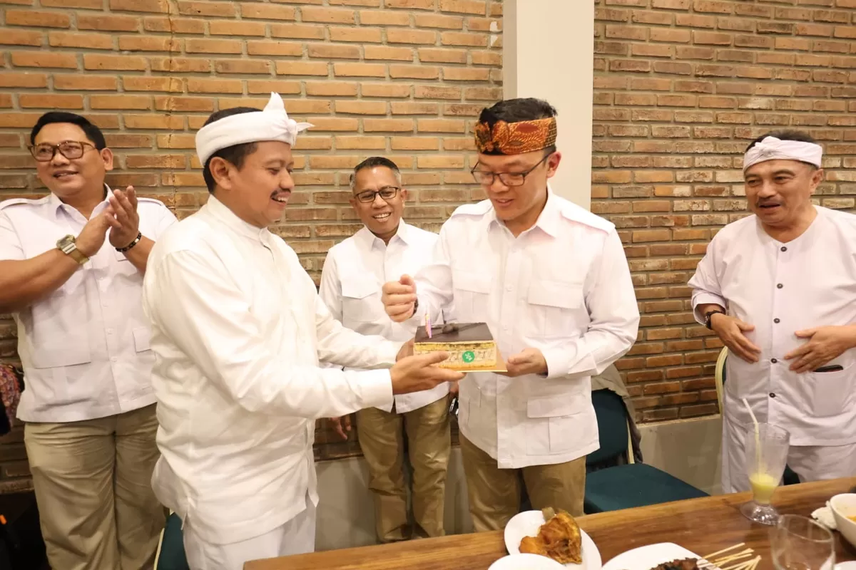 Momen Bupati Sumedang Dony Ahmad Munir dalam agenda deklarasi bergabung dengan Partai Gerindra. (Dok. Gerindra)