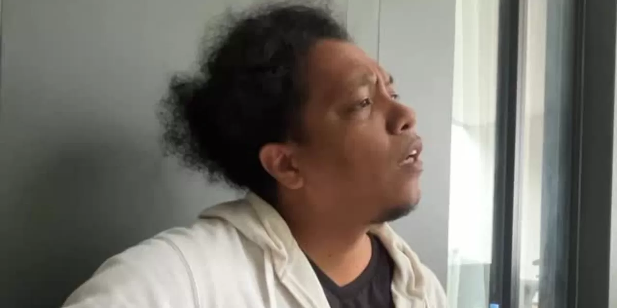 Menyoroti penuturan komika, Arie Kriting ihwal polemik yang membayangi anak bangsa hingga sempat viral di medsos. (Dok. Instagram.com/@arie_kriting)