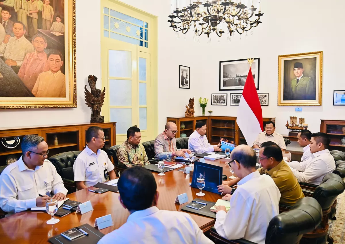 Prabowo gelar rapat terbatas di Hambalang untuk bahas kampus STEM hingga persiapan Mudik.  (Dok. Sekretariat Negara )