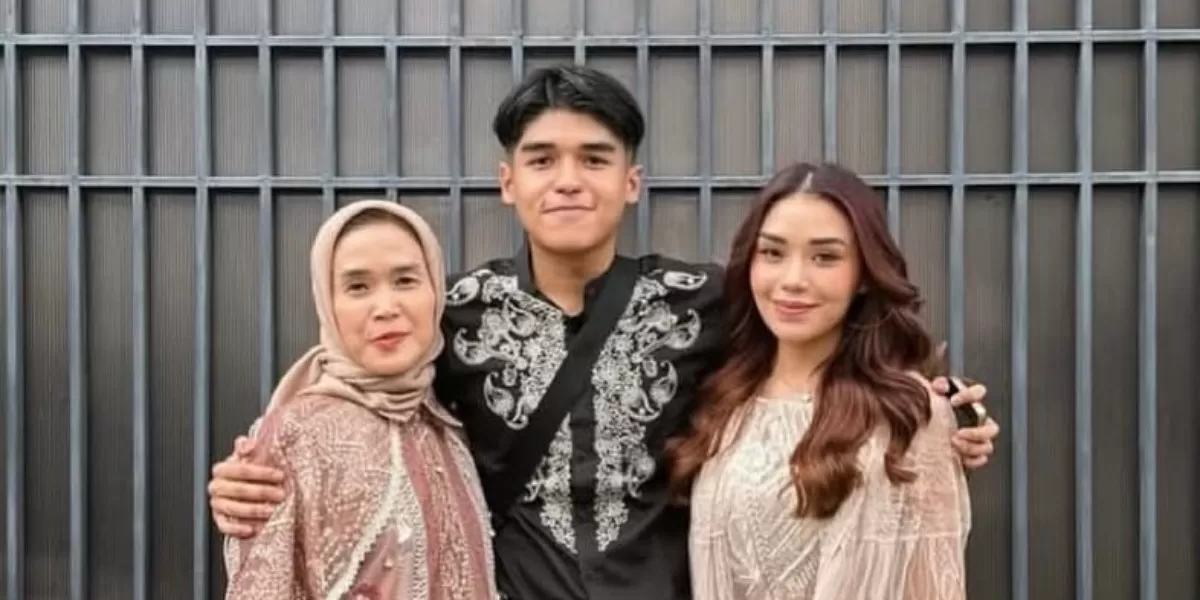 Unggahan ibu Lula Lahfah mengenang putrinya di Lebaran tahun ini. (Dok. Instagram/tatu_yulyanah)