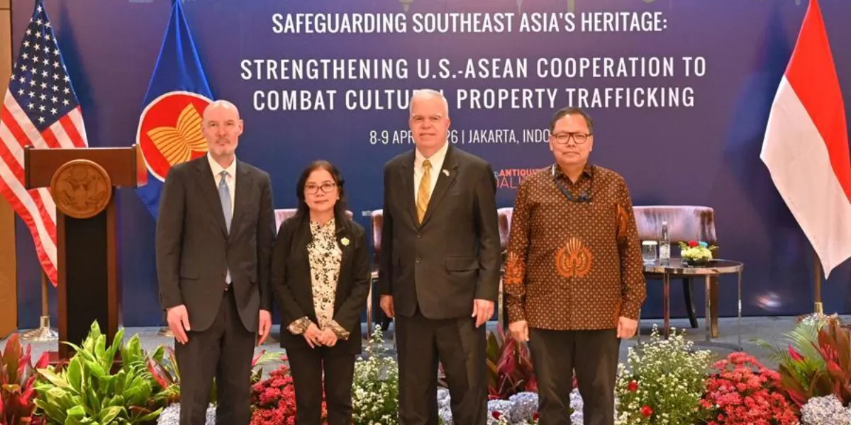 Pejabat dan pakar dari ASEAN dan AS berkumpul di Jakarta dalam konferensi untuk memperkuat kerja sama memerangi perdagangan gelap benda cagar budaya. (Pontianak Globe/U.S. Embassy Jakarta @Erik Kurniawan.)