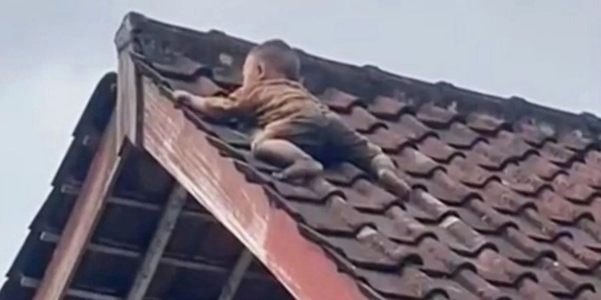 Menyoroti insiden viral seorang bocah asal Lombok Tengah, NTB yang ditemukan terjebak di tepian atap rumah warga. (Dok. Instagram.com/@ahdanmaulana)