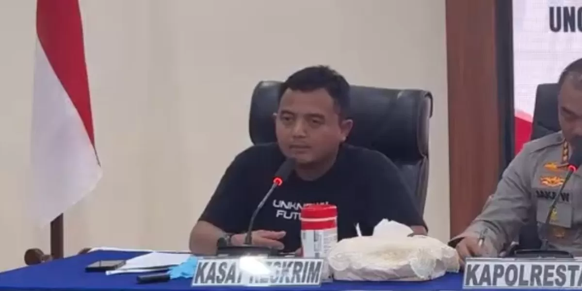 Kasat Reskrim Polresta Pati Kompol Dika Hadian Widya Wiratama benarkan laporan kasus Ponpes Ndholo Kusumo Pati sejak 2024. (Dok. YouTube/Polresta Pati)