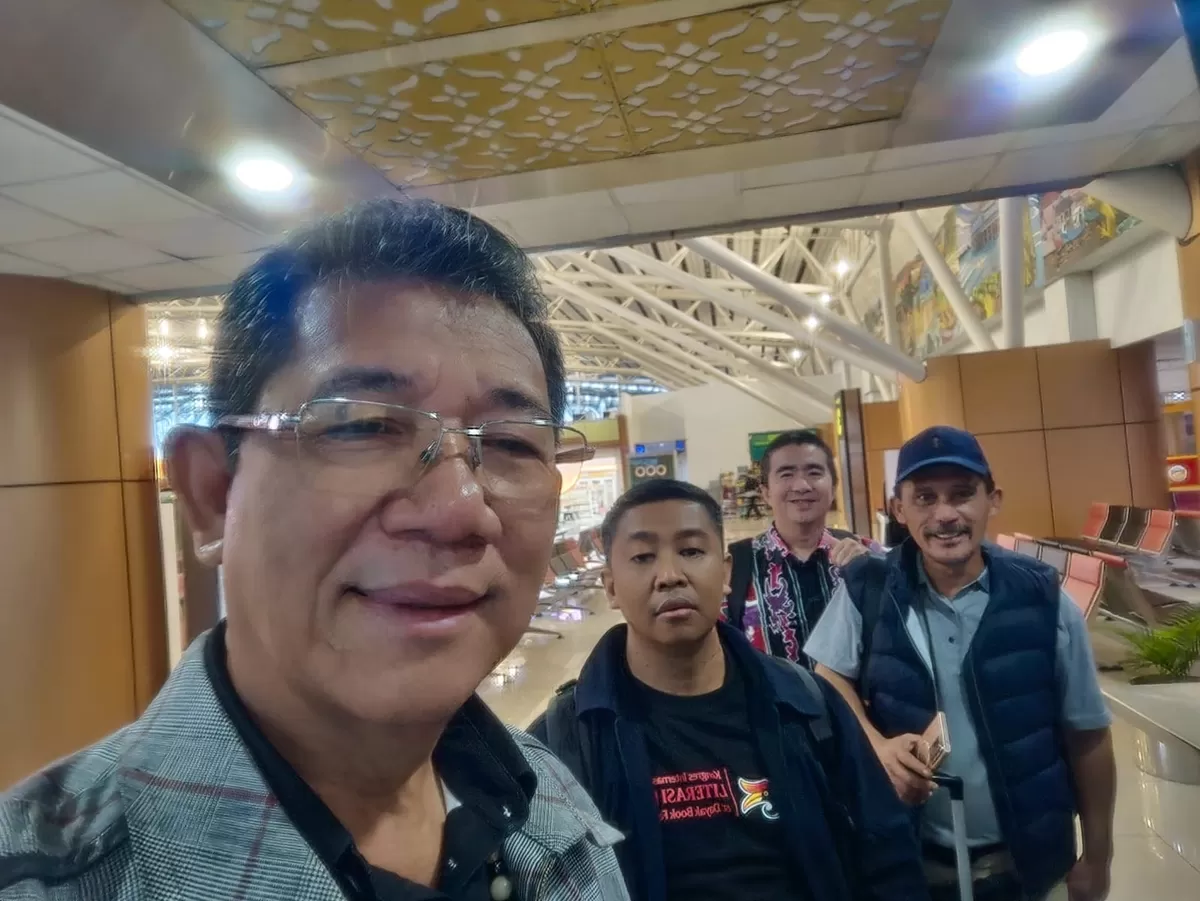 Yansen TP di Kongres Internasional Literasi Kebudayaan Dayak di Institut Teknologi Keling Kumang (ITKK), Sekadau, Kalimantan Barat, 15&ndash;16 Mei 2026. Dalam forum tersebut, ia menegaskan pentingnya literasi, budaya baca, dan dokumentasi pengetahuan lokal sebagai fondasi membangun peradaban Dayak.  (Dok. Pontianak Globe)