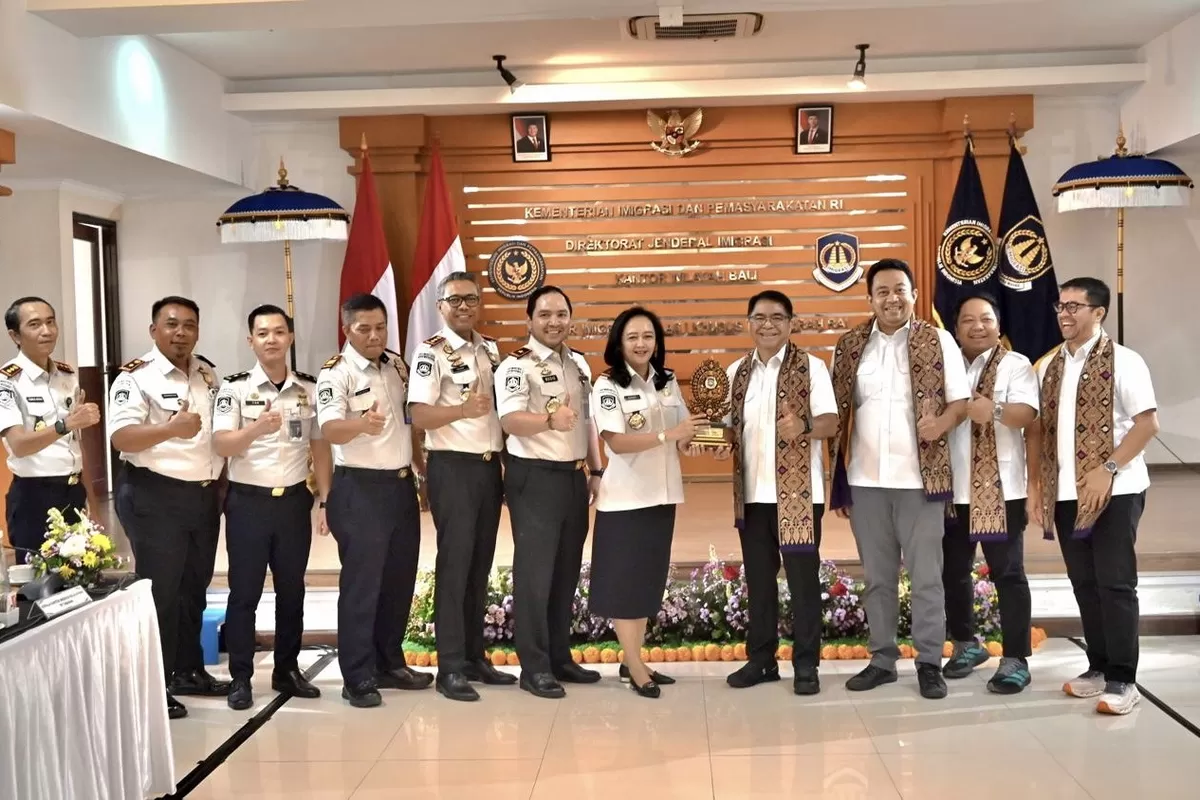 Anggota Komisi XIII DPR RI, Franciscus Maria Agustinus Sibarani dalam kunjungan Komisi XIII DPR RI ke Kantor Imigrasi Kelas I Khusus TPI Ngurah Rai, (13/5)