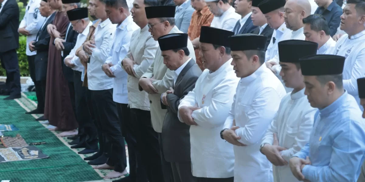 Momen Hangat Prabowo Salat Iduladha Bersama Diaspora Indonesia di Paris. (Dok. istimewa )