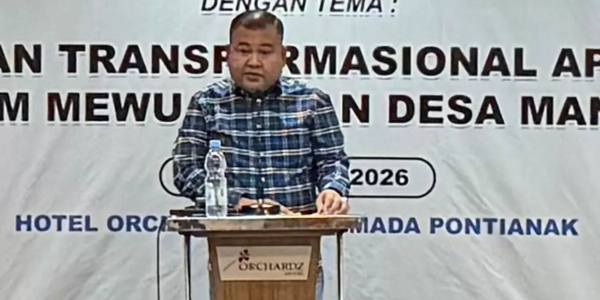 Bupati Kabupaten Melawi menyampaikan sambutan pada pembukaan acara peningkatan kapasitas kepala desa dan perangkat desa serta DPD se Kabupaten Melawi. (Pontianak Globe/Sahat Oloan Saragih)