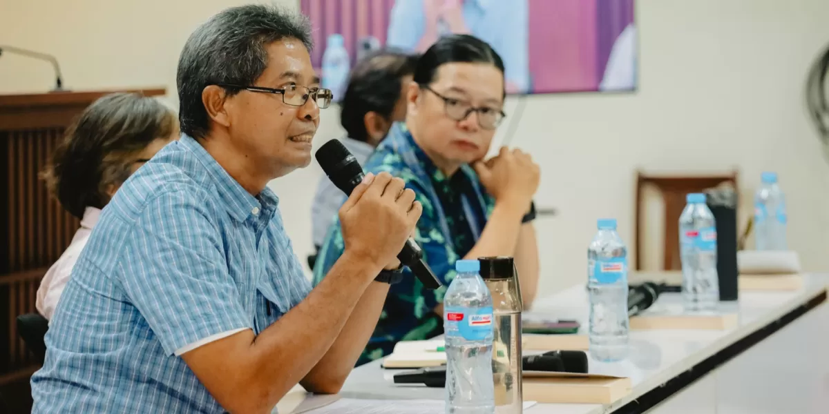 Dr Antonius Widyarso SJ berbicara dalam bedah buku Pemisahan Hukum dan Moralitas: Mengkaji Pemikiran H.L.A. Hart karya Dr Antonius Widyarso SJ di Sekolah Tinggi Filsafat Driyarkara, Jakarta, Jumat (19/6/2026). (Dok. Pontianak Globe)