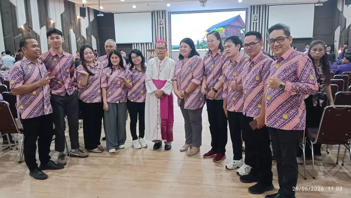 Uskup Samuel bersama Dosen dan Tendik UWDP (Senin 29 Juni 2026)
