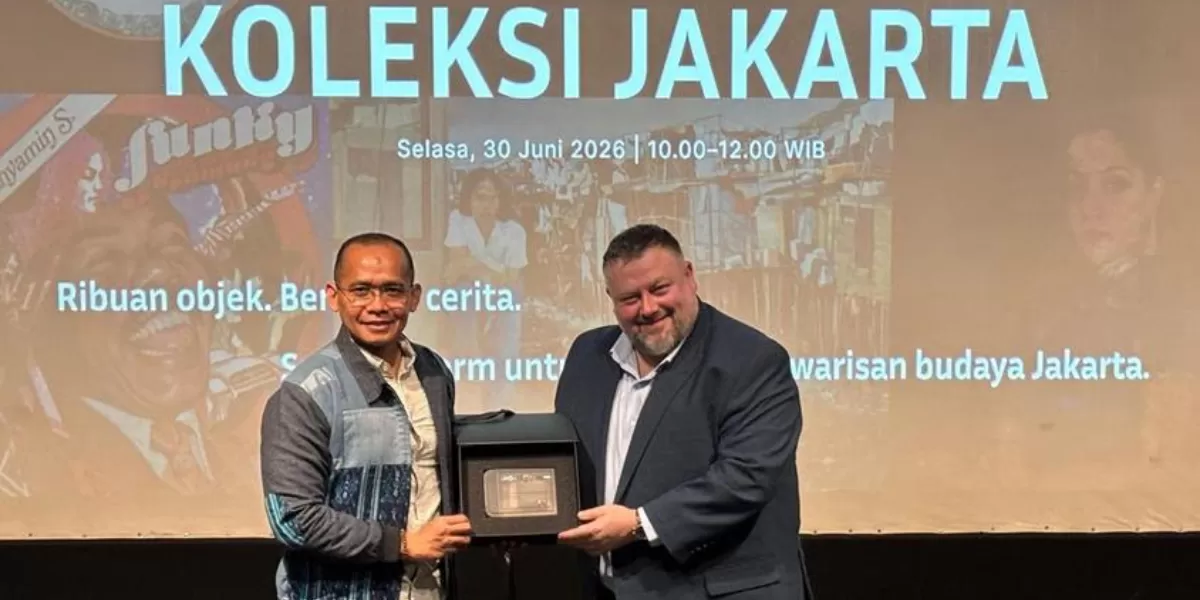 Juru Bicara Kedutaan Besar AS di Jakarta, Jamie Ravetz, bersama Kepala Dinas Kebudayaan DKI Jakarta, Mochamad Miftahulloh Tamary, saat peluncuran platform digital  (Kedubes AS Jakarta/Carmelita Cassandra)