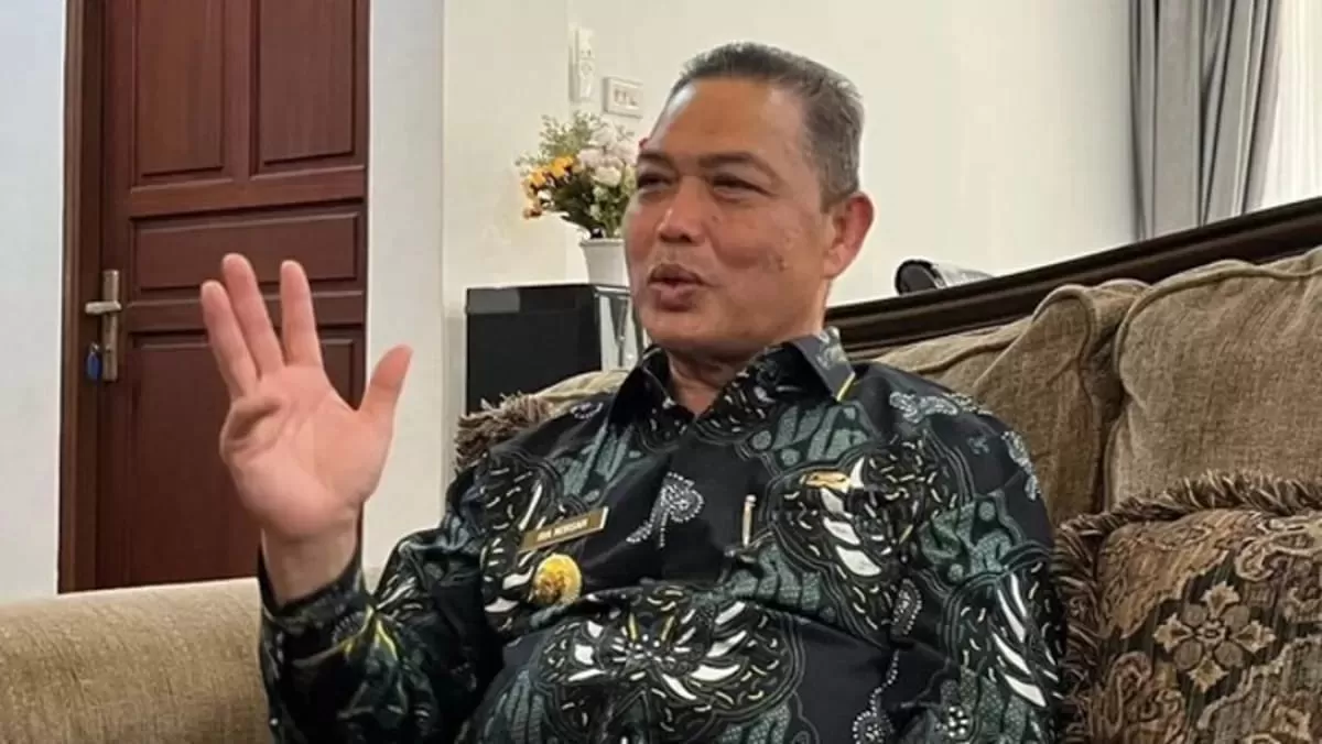 Gubernur Kalimantan Barat Ria Norsan mengapresiasi kontribusi PT Dharma Inti Bersama (DIB) di Pulau Penebang, Kabupaten Kayong Utara. Menurutnya, aktivitas perusahaan telah menciptakan lapangan kerja, menggerakkan perekonomian masyarakat, serta menghadirkan berbagai manfaat sosial bagi warga sekitar (Dok. Pontianak Globe)
