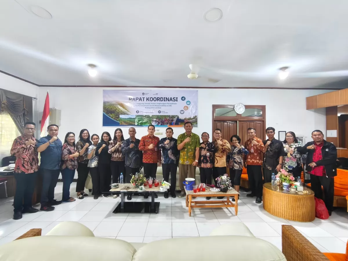 Wilmar Kalimantan Barat secara resmi meluncurkan Cantigi Coffee, kopi robusta single origin hasil binaan petani Pahauman, Kabupaten Landak, dalam Rapat Koordinasi Forum TSLP/CSR Kabupaten Landak Tahun 2026 di PT Daya Landak Plantation, Kecamatan Jelimpo, Kamis (23/7). (Pontianak Globe/Steve Vantax)